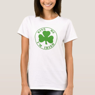 Kiss me Im Irish damt T-Shirt
