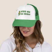 Kiss me Im Irish Funny St Patricks Day Leprechaun Trucker Pet (In situ)