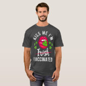 Kiss me Im Irish gevaccineerde Funny Gift St Day T-shirt (Voorkant volledig)