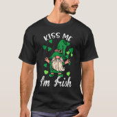 Kiss Me I'm Irish. Gnome Shamrock Clover Saint Pat T-shirt (Voorkant)