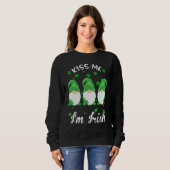 Kiss Me I'm Irish. Gnome Shamrock Clover Saint Pat Trui (Voorkant volledig)