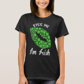 Kiss Me I'm Irish. Shamrock Clover Saint Patrick D T-shirt (Voorkant)
