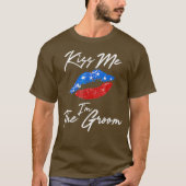 Kiss Me Im The Groom  July 4th Engagement Party T-shirt (Voorkant)
