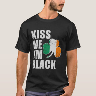 Kiss Me In Black St Patricks Iers Afrikaans Amerik T-shirt