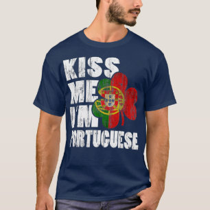 Kiss Me In Portugees Iers Shamrock Vlag T-shirt