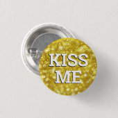 KISS ME leuke Button / Retro Party - Gold (Voorkant /achterkant)