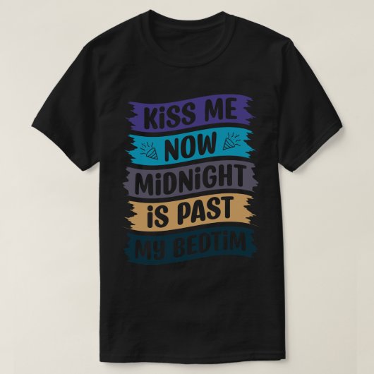 Kiss Me Now Midnight is Past My Bedtime 2 T-shirt (Design voorkant)
