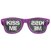 Kiss Me Party Shades Funny Trendy Retro Halftone Retro Zonnebril (Voorkant)