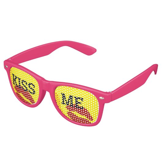 KISS ME retro zonnebril / Feest zonnebril (Gekanteld)