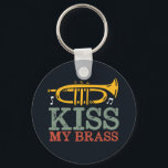 Kiss My Brass Funny Trumpet Player Puns Sleutelhanger<br><div class="desc">Grappig ontwerp van de trompetspeler voor degenen die muziekinstrumenten spelen in een muziekband,  orkest of muzikaal optreden. Koel  retro Jazz muziekliefhebbers voor muzikant en marchingbandlid. Ideaal voor muzieleraar,  orkestfan en iedereen die graag trompet speelt. Geweldig kerstcadeau en verjaardagscadeau voor familie en vrienden.</div>