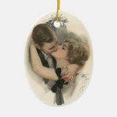 Kiss onder de mistletoe keramisch ornament (Voorkant)