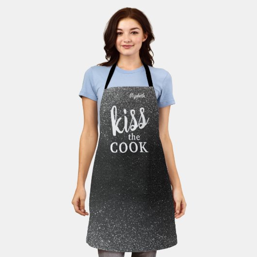 Kiss The Cook Food Chef Kitchen BBQ Baker Glitter Schort (Gedragen)