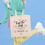 Kiss The Miss Goodbye Bachelorette Party Tote Bag<br><div class="desc">Deze leuke en flirterige vrijgezellenfeest canvas tas is ideaal voor elke bruid-to-be en bruidsfeest ter viering van de komende grote dag! De tas bevat een selectie van roze lippen met de woorden "Kiss the Miss Goodbye", de naam van de bruid en de datum. Het is perfect voor elke vrijgezellenfeest, kipfeest...</div>