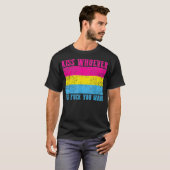 Kiss Whoever The F You Want Pansexual Pride Flag P T-shirt (Voorkant volledig)