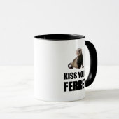 Kiss Your Ferret Funny Mok (Voorkant rechts)