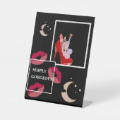 kisses and texts reclamebord met voetstuk (Voorkant)