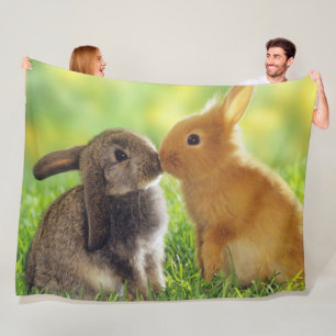 KISSING BUNNIES FLEECE DEKEN