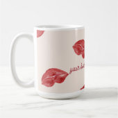 Kissing Lips Rood op beige kleur Valentijnsdag Koffiemok (Links)