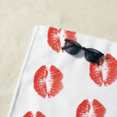 Kissing Red lips Thunder_Cove Strandlaken (In situ)