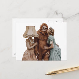 Kissing Sasquatch Briefkaart
