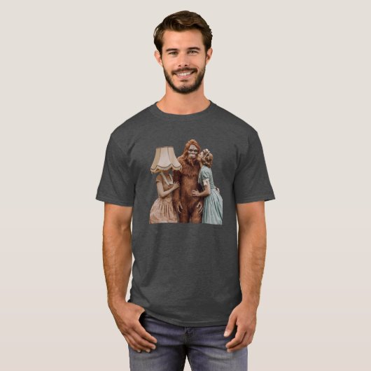 Kissing Sasquatch T-shirt (Voorkant volledig)