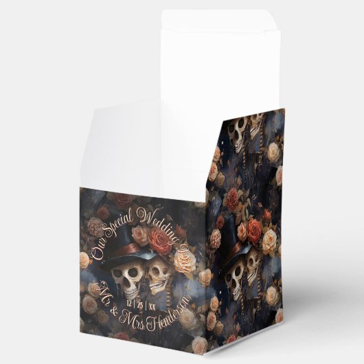 Kissing Skulls Romantisch Skelet Gotische bruiloft Bedankdoosjes (Geopend)