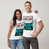 Kissy Fish T-Shirt door Mandee (Unisex)