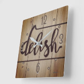 Kitchen Graphics Word DELISH Rustic Brown Vierkante Klok (Hoek)