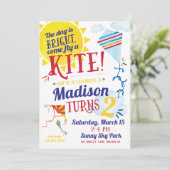 Kite Flying Birthday Uitnodiging (Staand voorkant)