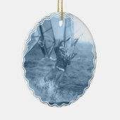 Kiteboarders met windsurfers, versierend keramisch ornament (Rechts)