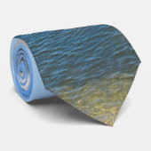 Kitesurfer boost een lucht op stropdas (Opgerold)