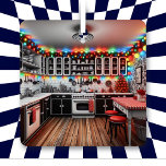 Kitsch Keuken Kerst Gepersonaliseerd Metalen Ornament<br><div class="desc">Gepersonaliseerde kerstversiering. Schattige blauwgroen gezellig huisje Kitsch rood, zwart-wit keuken vol met vakantie decoraties en kerstverlichting en een kleurrijke kroonluchter met retro vibes. Ik wens u een gezellige ouderwetse kerst en een gelukkig nieuwjaar. De achtertekst van dit vakantie ornament kan gepersonaliseerd worden, zodat u jouw namen kunt toevoegen als u...</div>
