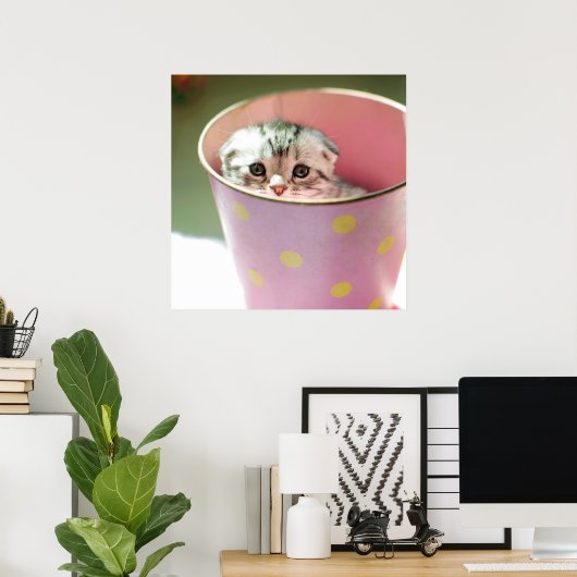 Kitten Hiding Poster (Thuiskantoor)