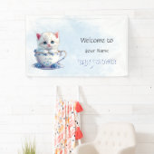 Kitten in Beker Blauwe Bloemen Baby shower Spandoek (Insitu)