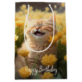 Kitten in bloemen verjaardag medium cadeauzakje (Voorkant)