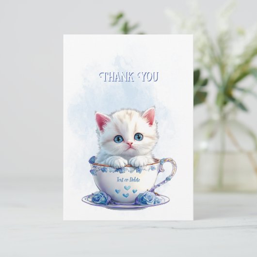 Kitten in Cup Blauwe Bloemen Dank u kaart (Staand voorkant)