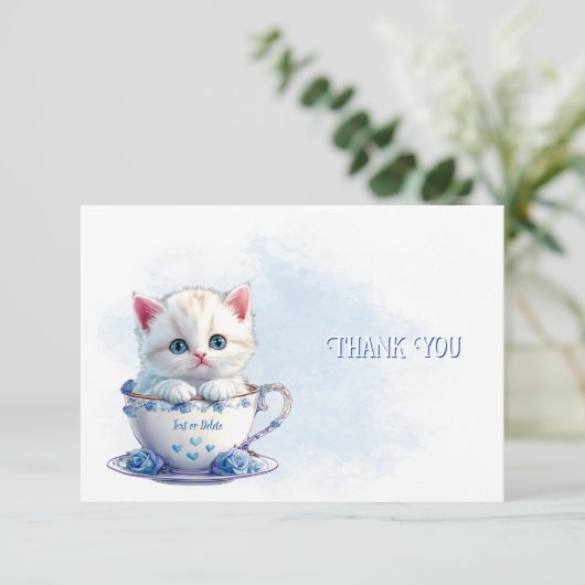 Kitten in Cup Blauwe Bloemen Dank u kaart (Staand voorkant)