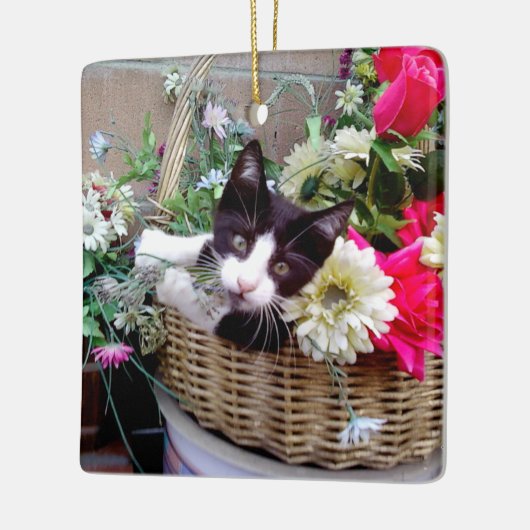 Kitten in een mand keramisch ornament (Links)