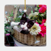 Kitten in een mand keramisch ornament (Achterkant)