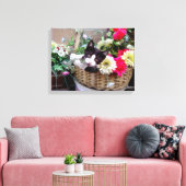 Kitten in een mandje canvas afdruk (Insitu (Woonkamer))