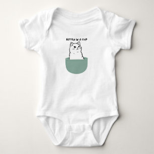Kitten in een snack romper