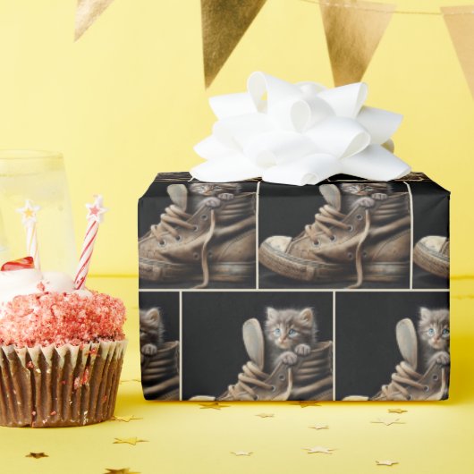 Kitten in oude sneaker cadeaupapier (Verjaardagsfeest)