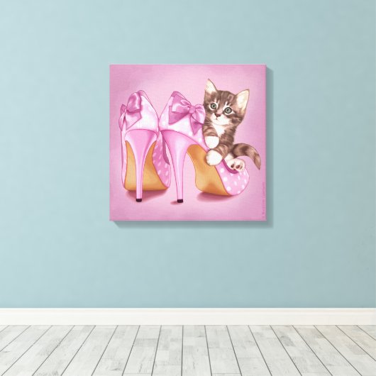 Kitten in paarse schoen canvas afdruk (Insitu (Houten vloer))