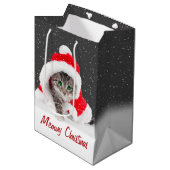 Kitten in Santa Hat en Snowflakes Medium Cadeauzakje (Voorkant Gekanteld)