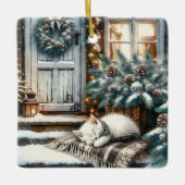 Kitten in slaap op feestelijke veranda Kerstmis Keramisch Ornament (Voorkant)