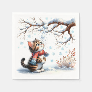 Kitten kijkt naar vallende sneeuw vanaf tak servet