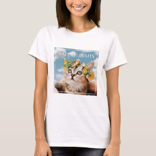 Kitten met een bloemenkroon Natuur wacht T-shirt