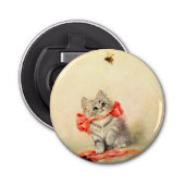 Kitten met een rood lint button flesopener (Voorkant)