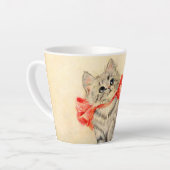 Kitten met een rood lint latte mok (Linkerhoek)