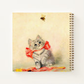 Kitten met een rood lint notitieboek (Achterkant)